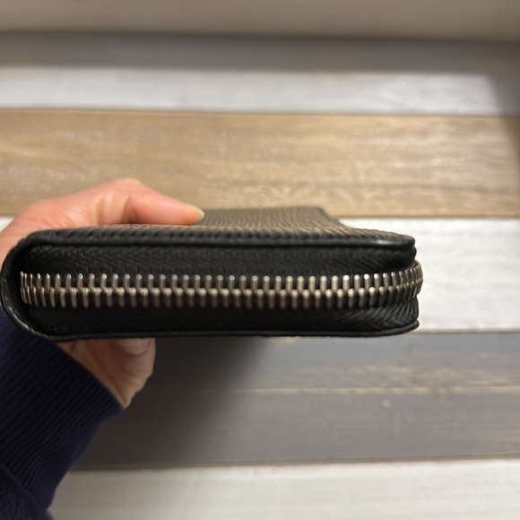 Authentic LOUIS VUITTON Epi Clemence Wallet. Black - Picture 11 of 12